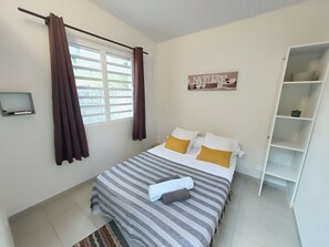 1 Schlafzimmer, Reisekinderbett, kostenloses WLAN, Bettwäsche