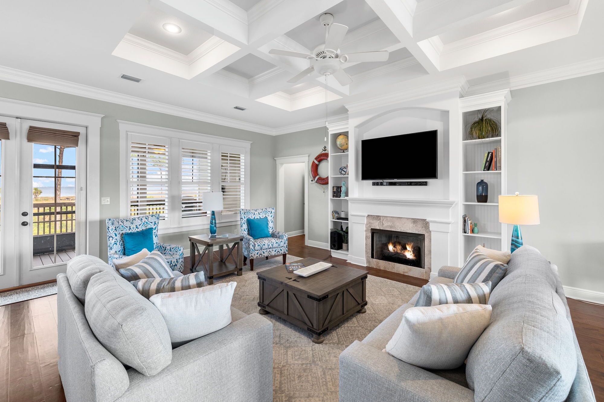 Bay front and Private Pool! Minutes to the Beach, Fishing and Restaurants!