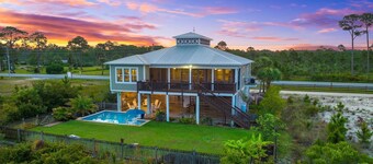 Book for Spring Break! Bay Front! Private Pool! Minutes to the Beach! Ping-Pong!