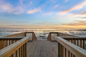 Property grounds - Holiday Getaways! Bay Front! Private Pool! Minutes to the Beach! Ping-Pong! (Port St. Joe)