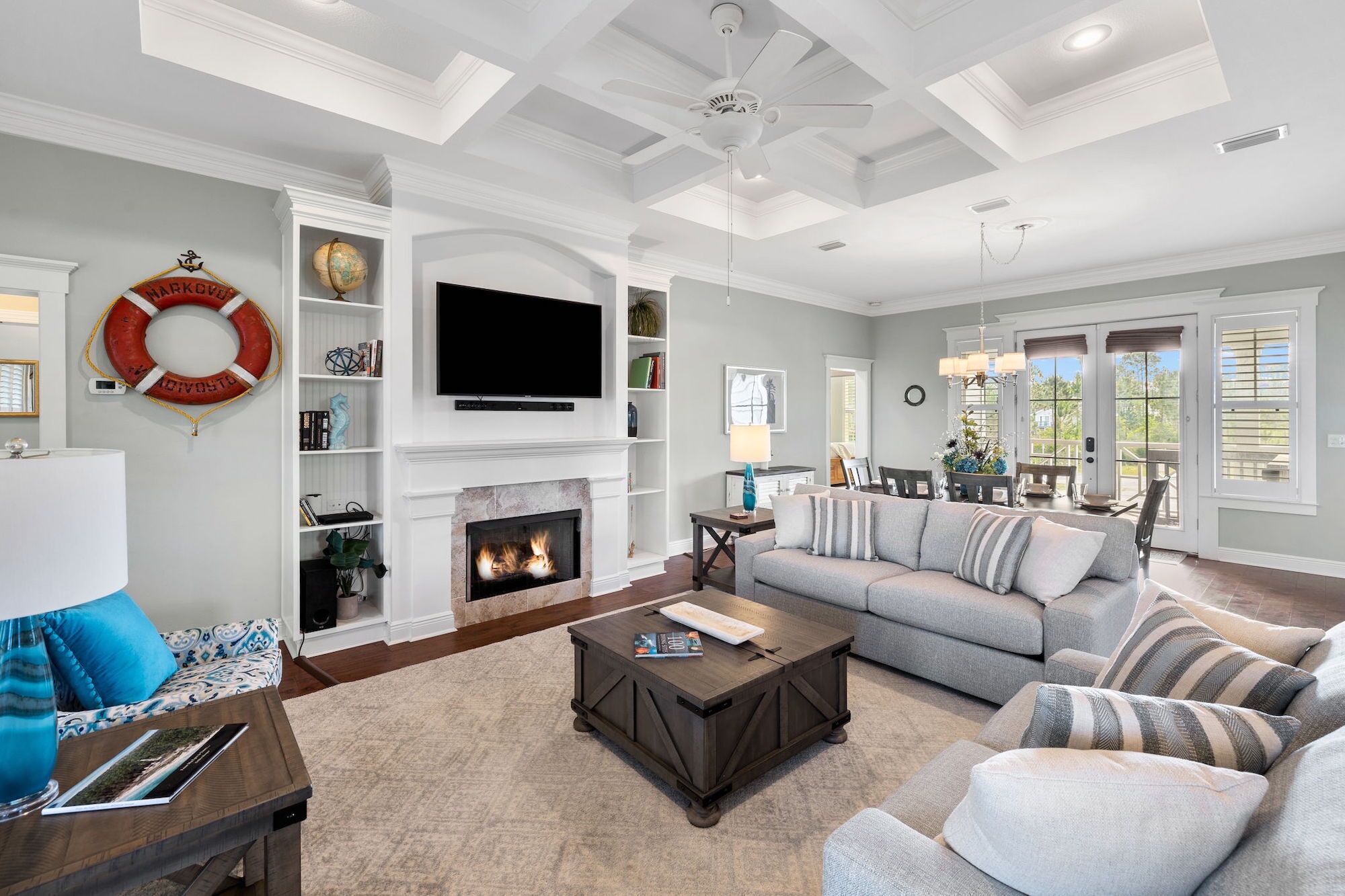 Bay front and Private Pool! Minutes to the Beach, Fishing and Restaurants!