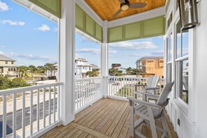 Property grounds - Holiday Stays! Community Pool and Amenities! Dogs Allowed! Gulf and Bay Access! (Port St. Joe)