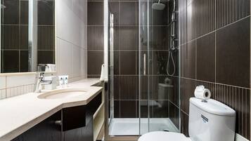 Shower, hair dryer, towels, shampoo