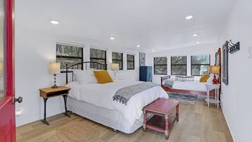 2 habitaciones, escritorio, tabla de planchar con plancha y wifi