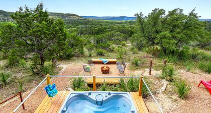 Lomax Lookout I Hot tub, views, Stargazing, Wimberley