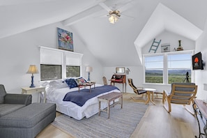 2 bedrooms, desk, iron/ironing board, WiFi - Lomax Lookout I Hot tub, views, Stargazing, Wimberley (Wimberley)