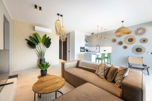 TV, offices - Blue Bay | The Reef | Balcony (Sint Michiel)