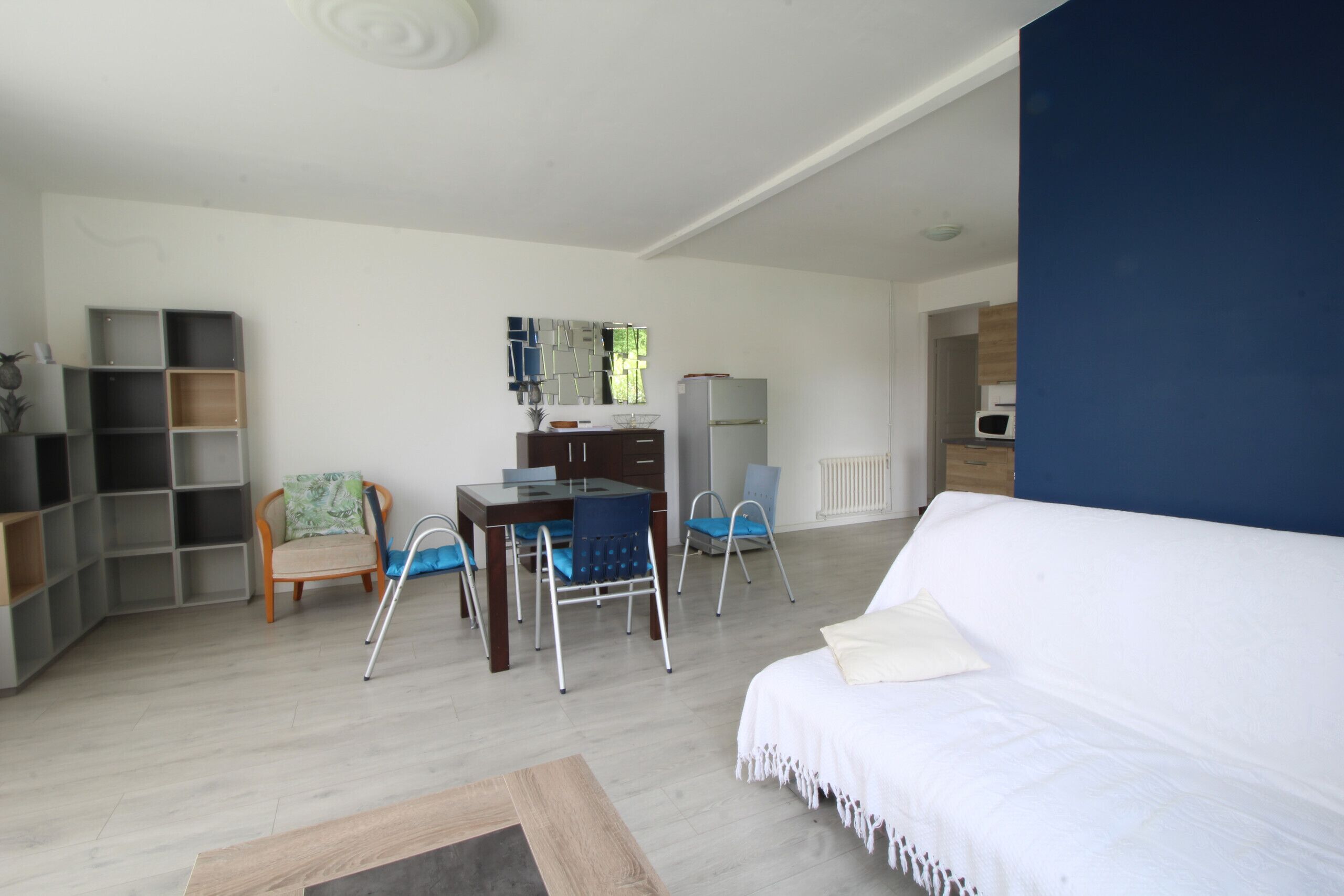 2 bedroom house near the Broustic park