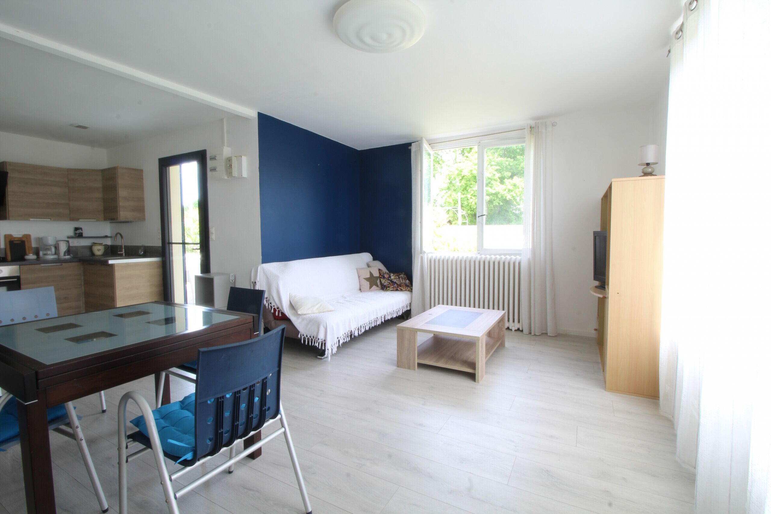 2 bedroom house near the Broustic park