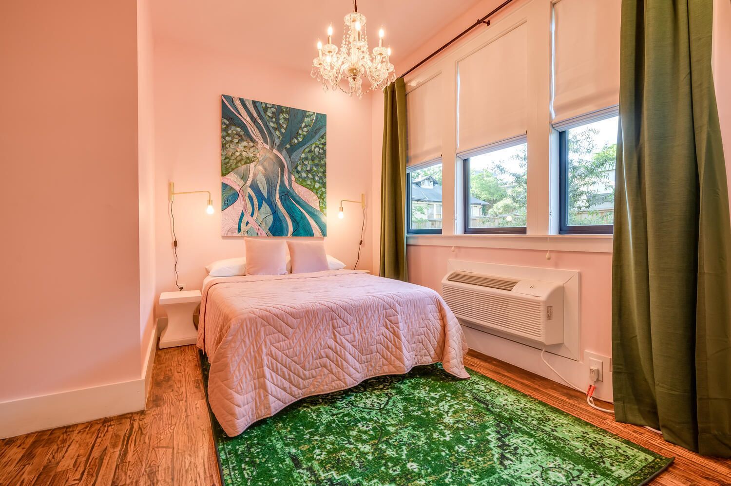 Historic B&B in the Heart of Austin: 7 Unique & Private Suites, Sleep 25!