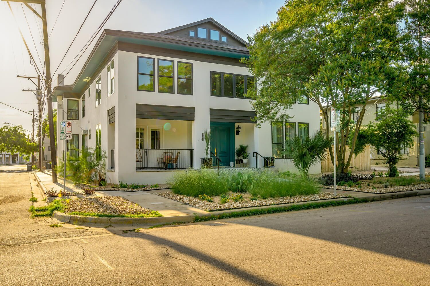 Historic B&B in the Heart of Austin: 4 Unique & Private Suites, Sleeps 15 Guests