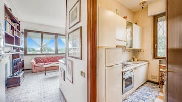 Apartemen Keluarga, beberapa kamar (Annamaria's House Beachfront) | Dapur pribadi | Lemari es, microwave, oven, dan kompor