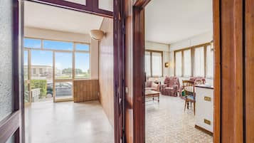 21-英寸纯平电视(配备有线频道)