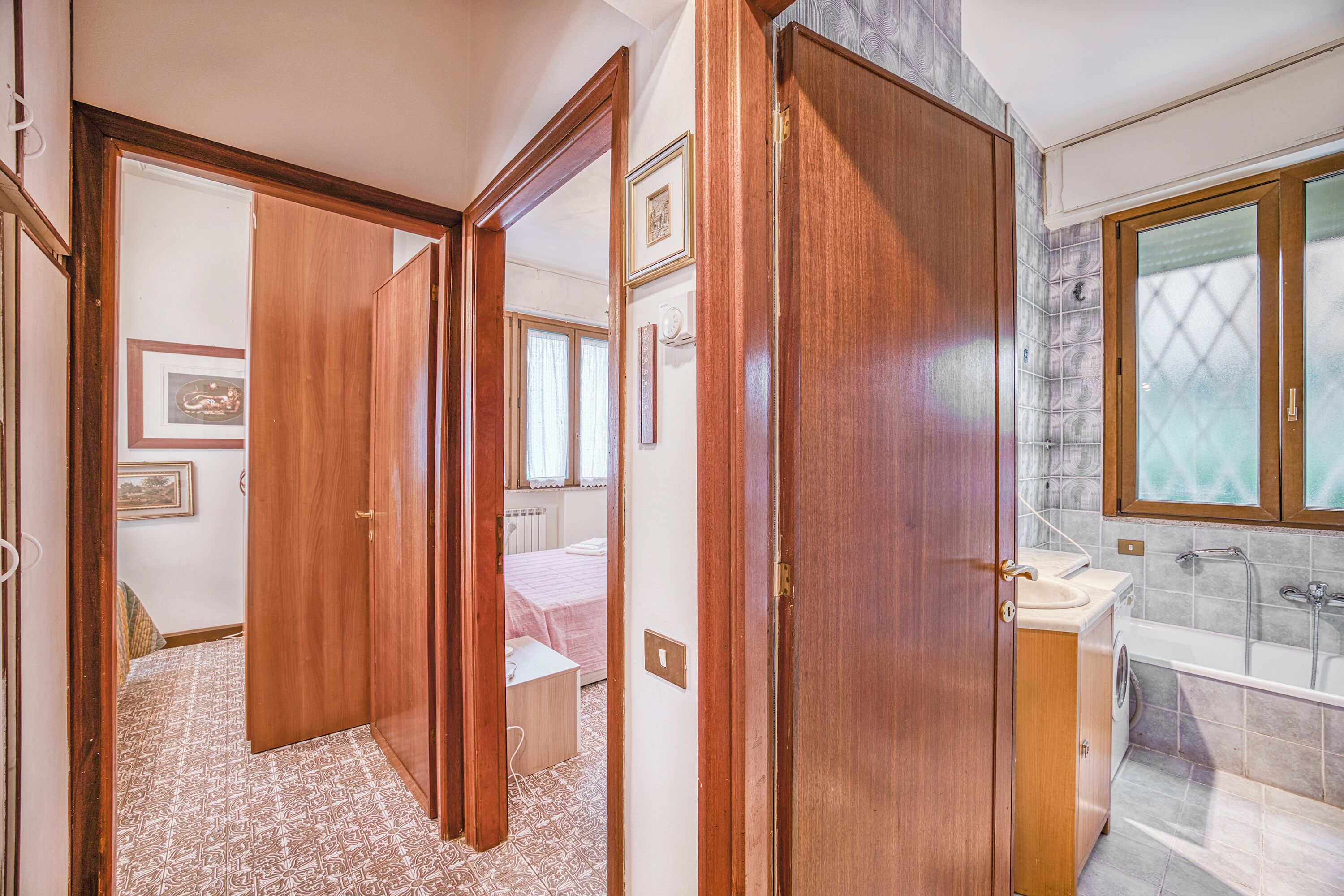 Appartement Familial, 2 chambres, four à micro-ondes (Annamaria's House Beachfront) | Salle de bain