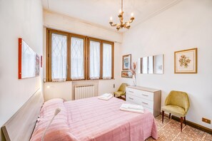Apartamento família, 2 quartos, micro-ondas (Annamaria's House Beachfront) | 2 quartos