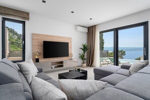 Fernseher, Kamin, Videospiele, DVD-Player