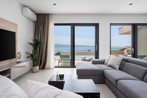 Fernseher, Kamin, Videospiele, DVD-Player