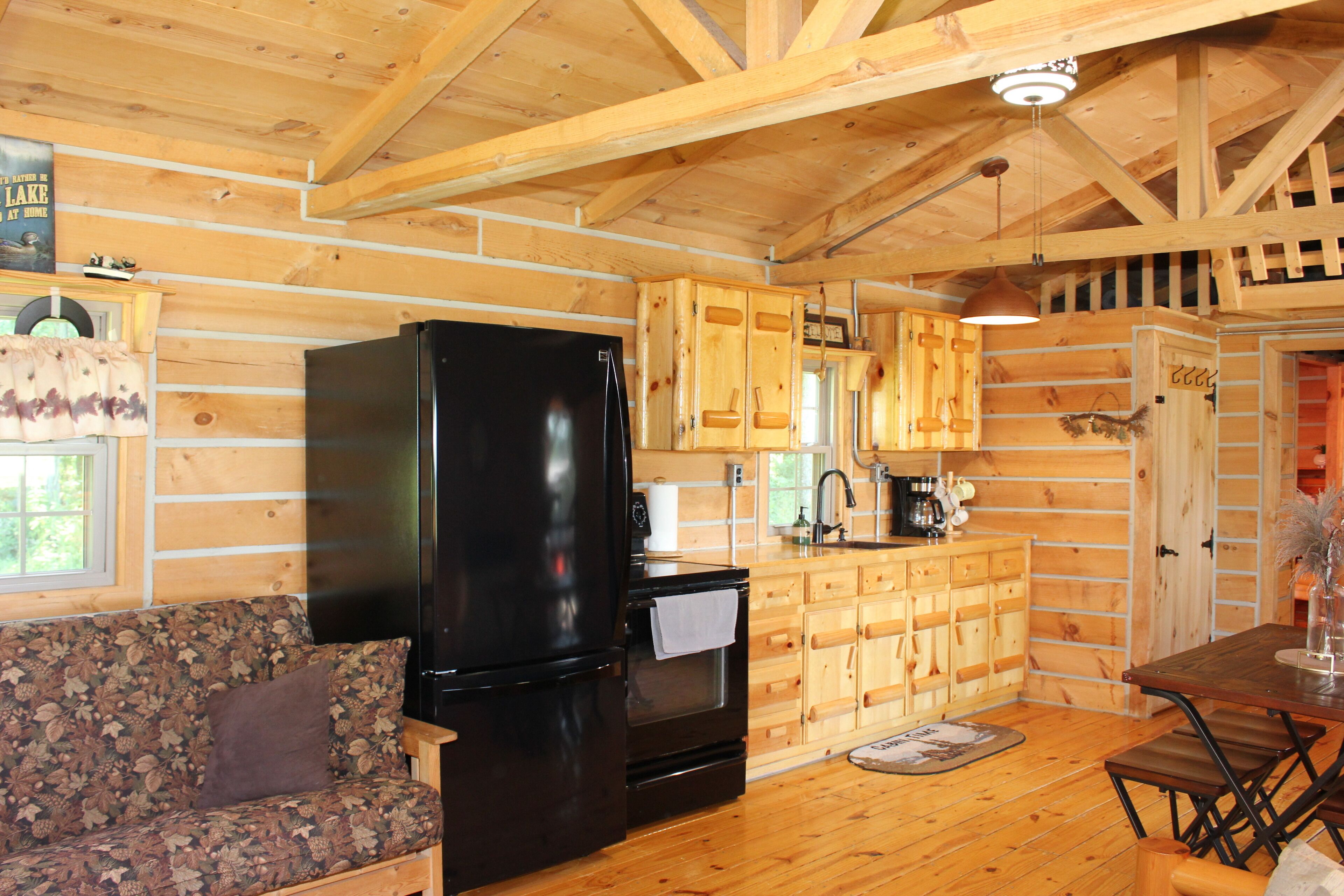 Tiny Cabin: Stunning Views, 22 Acres, Sleeps 6, Walking Trails, Rural Escape