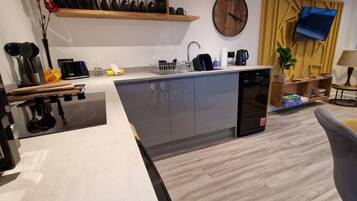 Apartment, 1 Queen Bed with Sofa bed | Private kitchen | Fridge, microwave, oven, stovetop