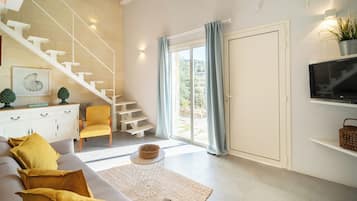 Deluxe Suite | Living area