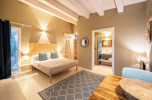 Junior Studio Suite | Individually decorated, individually furnished, iron/ironing board