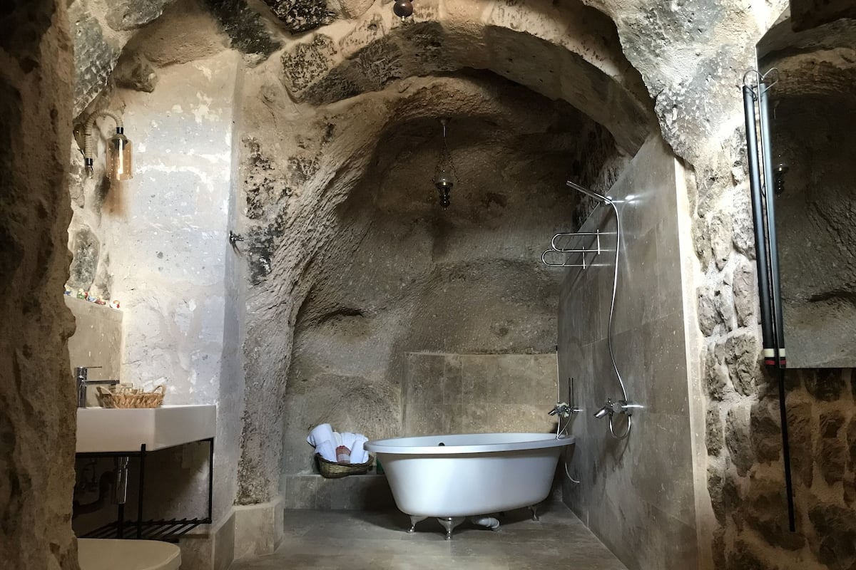 Deluxe Double Room | Bathroom | Deep soaking tub, hair dryer, bathrobes, towels