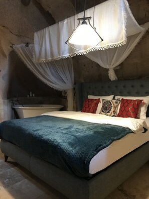 Phòng Suite Deluxe | Chăn bông, nệm Select Comfort, trang trí khác biệt 