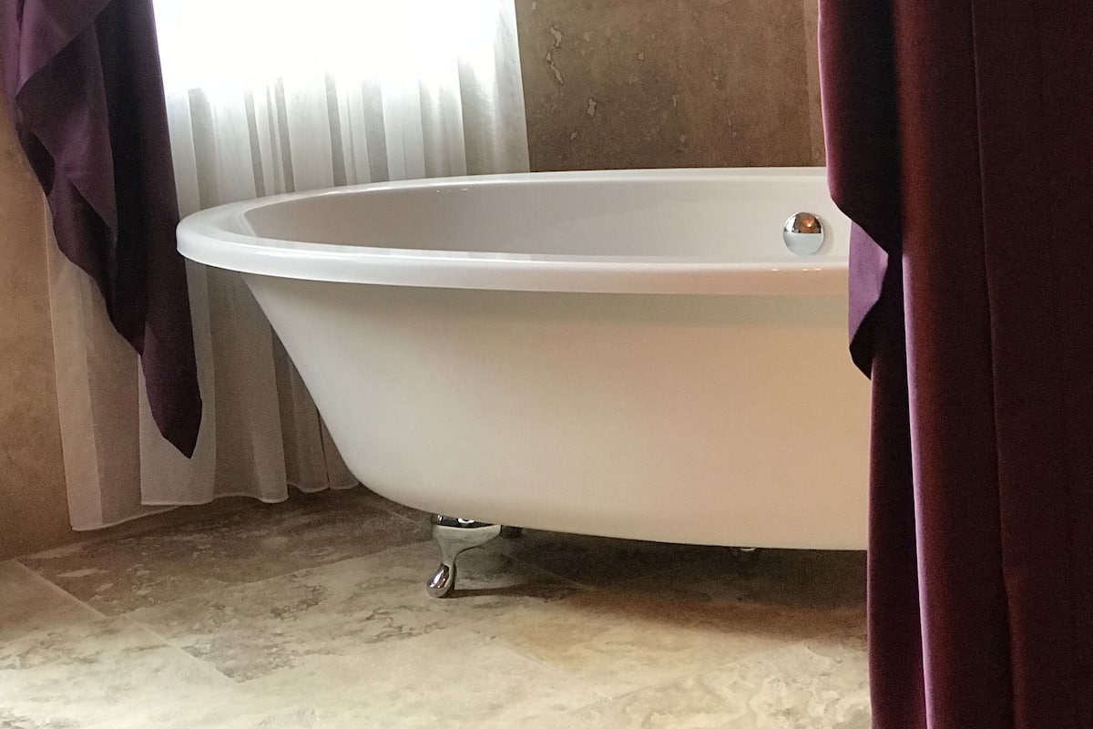 Quarto casal romântico | 1 quarto, edredons de pluma, camas Select Comfort