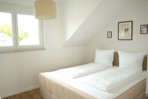 1 Schlafzimmer, Reisekinderbett, kostenloses WLAN, Bettwäsche