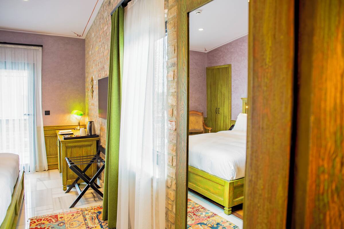 Deluxe Room, 1 King Bed, City View | Premium bedding, in-room safe, desk, laptop workspace
