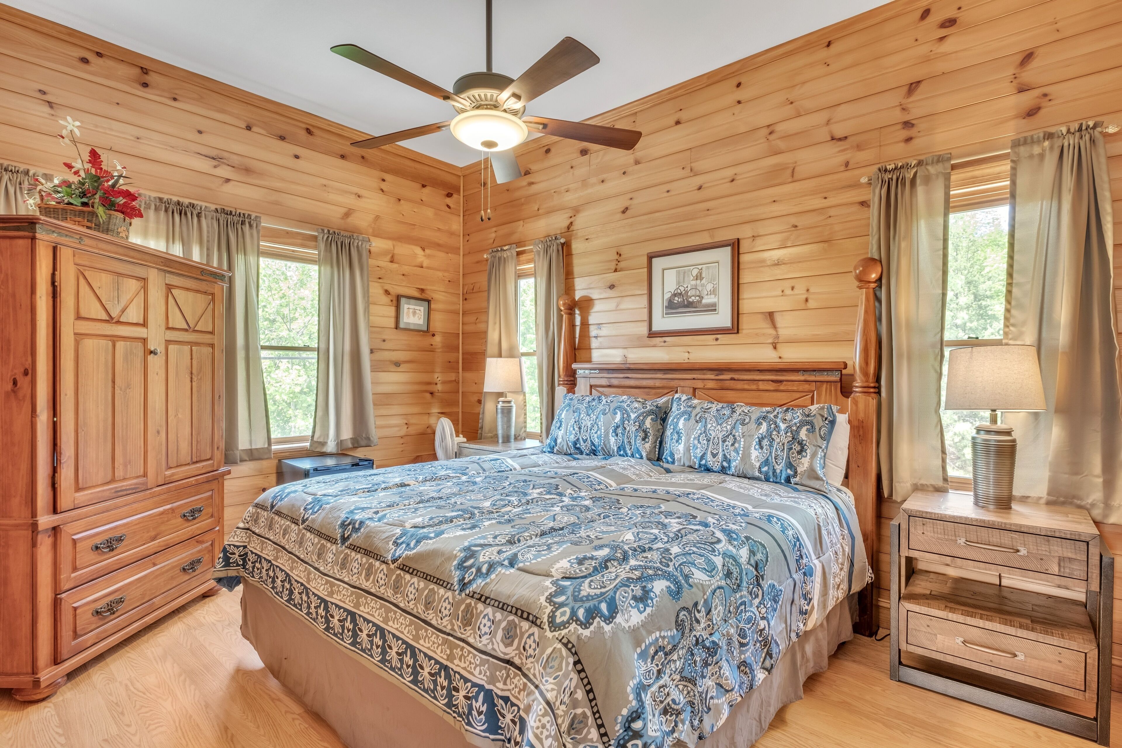 8 عدّة غرف نوم ومكتب ومساحة عمل للكمبيوتر المحمول ومكواة/لوح كي