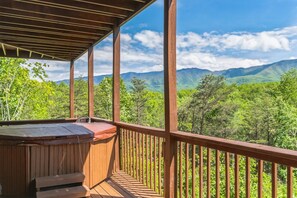 Outdoor spa tub - Heavenly Views - Amazing Mountain Views 8 Bedroom Cabin by Heavenly Views Resort (Gatlinburg)