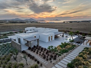Exterior - Villa Rojo with Private Pool (Santa Maria, Paros)