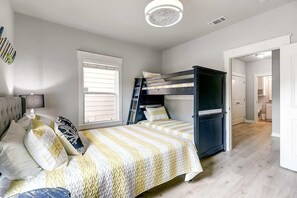 3 室のベッドルーム、アイロン / アイロン台、WiFi (無料)、ベッ ドシーツ