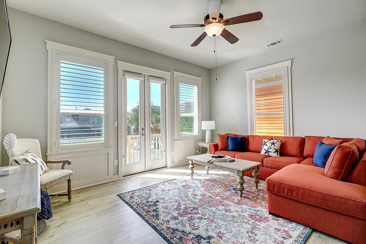 Pier access! Beautiful pool! 3 bedroom, 2.5 bathroom home in Rockport!