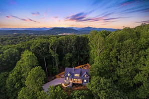 Exterior - Rainbow’s Edge | Mountain Views, Hot Tub, Game Room & Gourmet Kitchen (Arden)