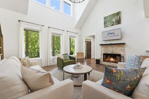 Smart TV, fireplace, foosball, books - Rainbow’s Edge | Mountain Views, Hot Tub, Game Room & Gourmet Kitchen (Arden)