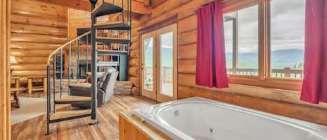 Cabin, 2 Bedrooms | Bilik Mandi | Tuala disediakan, tisu tandas