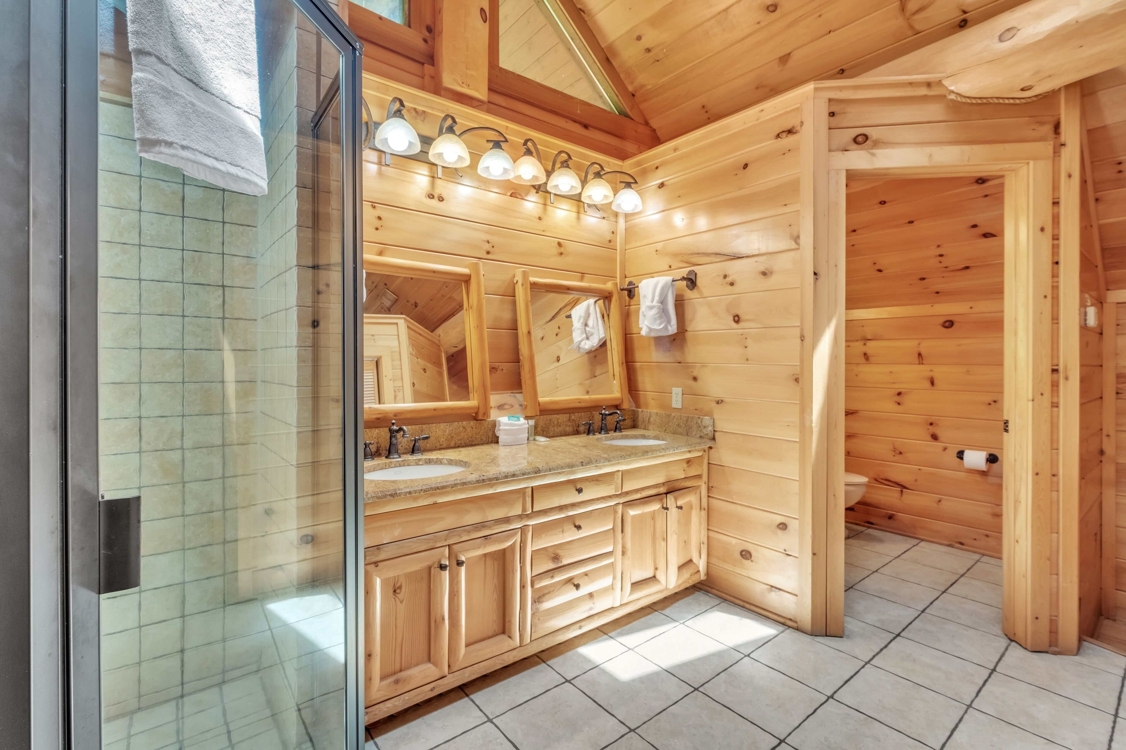 Ridge Views - Private Mountain Top Cabin 2 Bedroom Cabin by Redawning