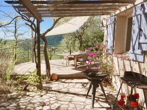 تناول الطعام بالخارج