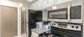 Prime Location! Cozy Stay by U of M