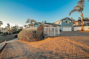 House, 5 Bedrooms | Exterior