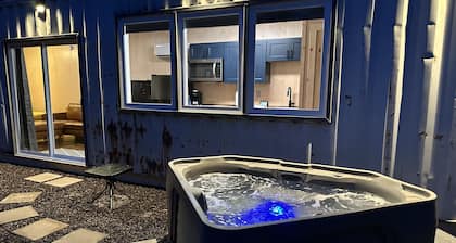 THIS IS THE ONE!-COUPLE’S CABIN-HOT TUB-MOBILE BOOKING DISCOUNT-CLEAN-GREAT VIEW