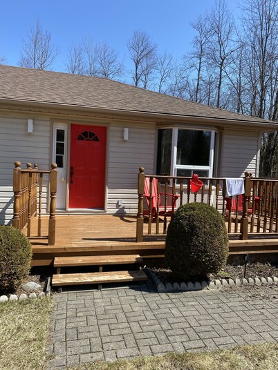 Welcome to Red door cottage! Sauble Beach!