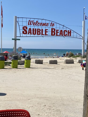 Welcome to Red door cottage! Sauble Beach!