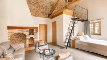 Deluxe Suite | 1 bedroom, in-room safe, desk, free WiFi