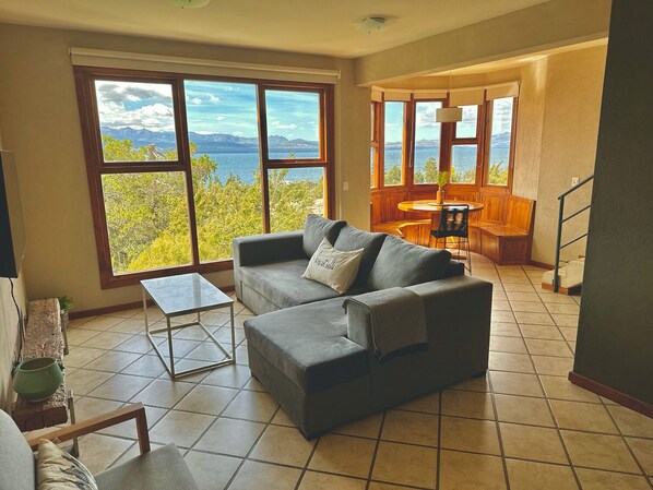 Grand Duplex, 3 Bedrooms, Lake View, Lakeside | Living area | Smart TV, heated floors