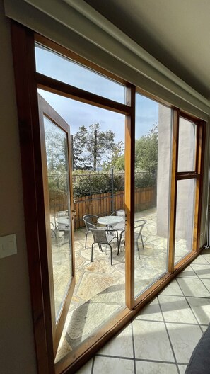 Apartamento família, 1 quarto, no pátio | Terraço/pátio