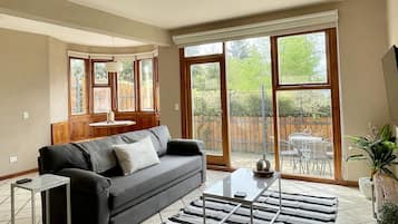 Family Apartment, 1 Bedroom, Courtyard Area | Living area
