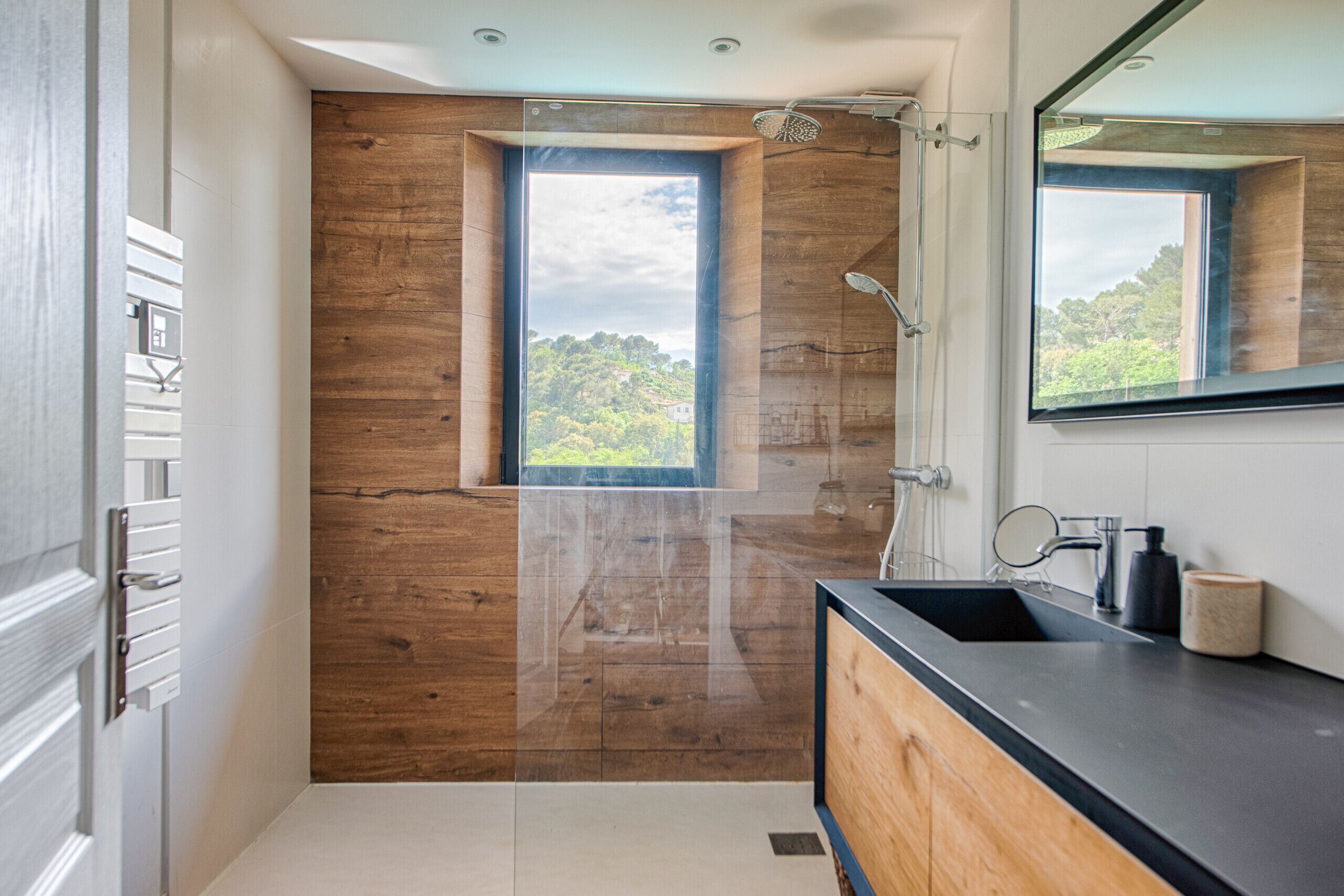 Bathtub, hair dryer, towels